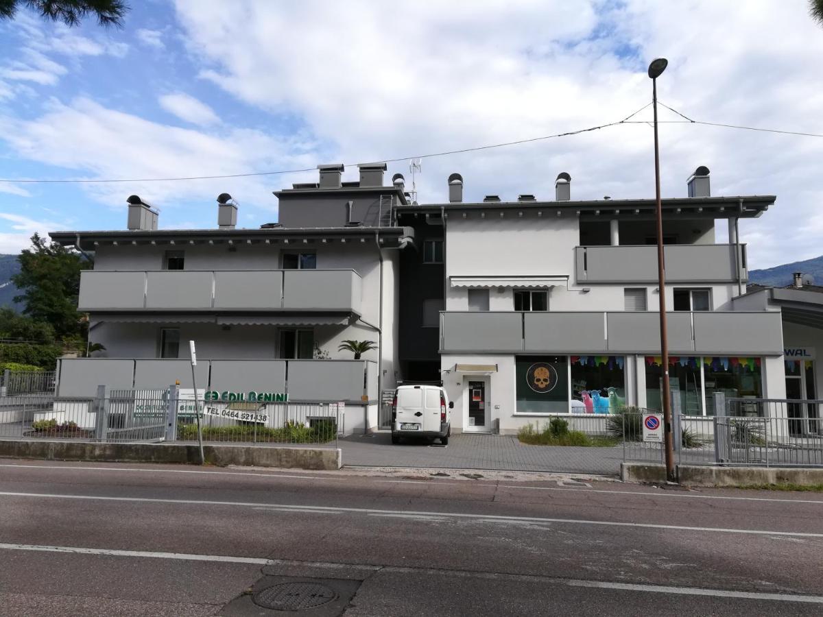 Ferrarini Riva del Garda Exterior foto